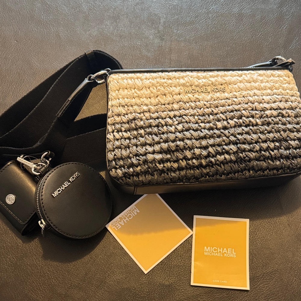 NWOT Michael Kors Black/White/Gray Textured Crossbody Bag With AirPod/Coin Pouch - Picture 2 of 10